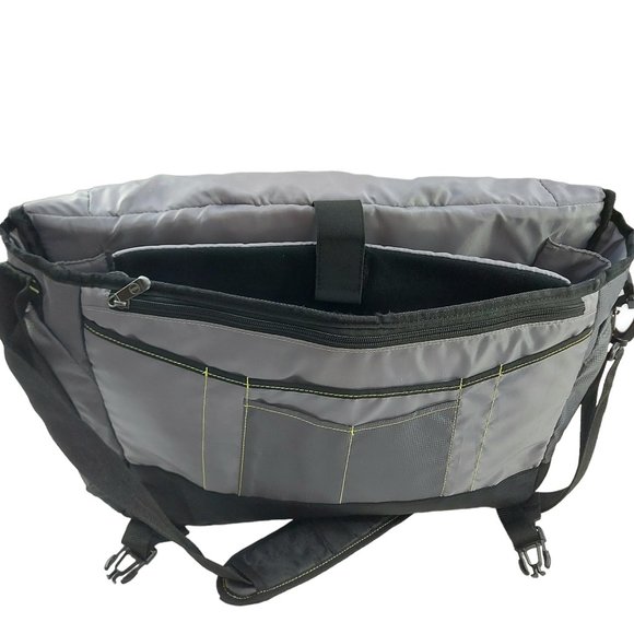 Dell Tek Messenger Notebook Carrying Case 17" Black Adjustable Strap Unisex - Picture 3 of 10